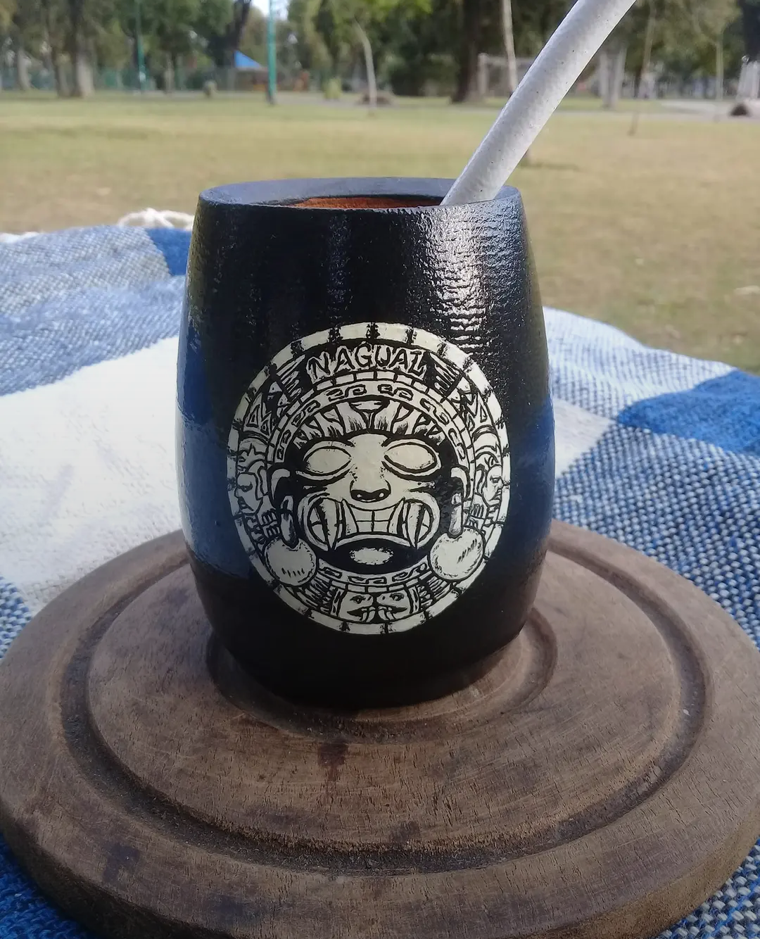 Mate pintado a mano con diseño Nagual